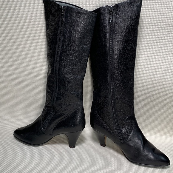 Vintage Genuine Leather Boots - Picture 4 of 9